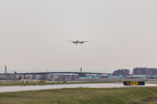 Plane landing at YVR